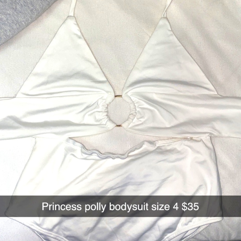 Princess Polly bodysuit with ring in middle